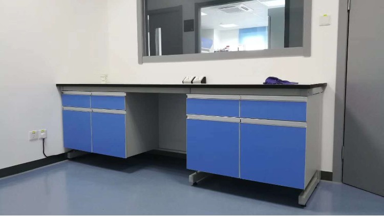 實(shí)驗(yàn)臺(tái)